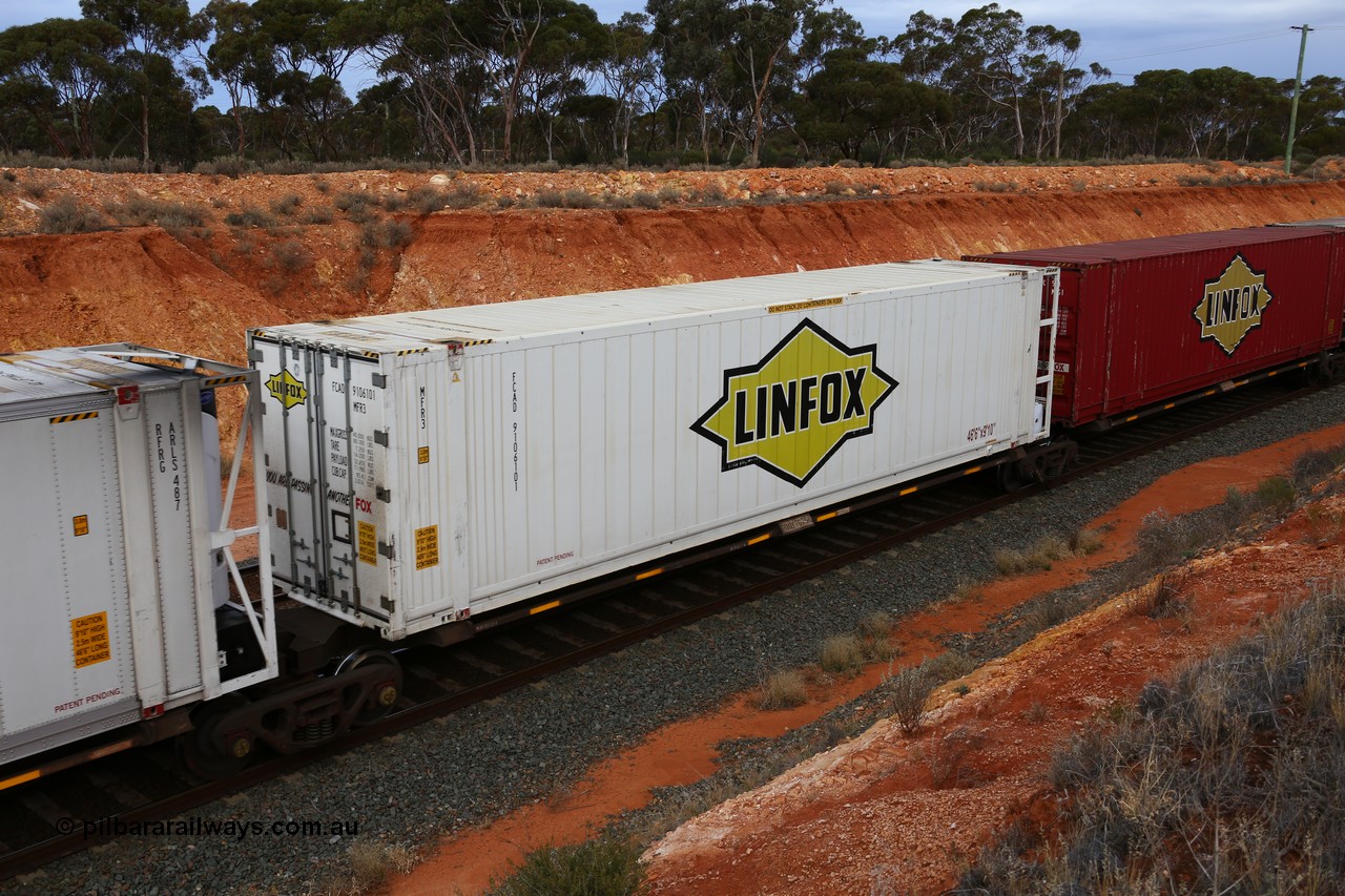 160524 3770
West Kalgoorlie, 2PM6 intermodal train, RQQY 7076 platform 4 of 5-pack articulated skel waggon set, 1 of 17 built by Qld Rail at Ipswich Workshops in 1995, 46' Linfox reefer FCAD 910610.
Keywords: RQQY-type;RQQY7076;Qld-Rail-Ipswich-WS;