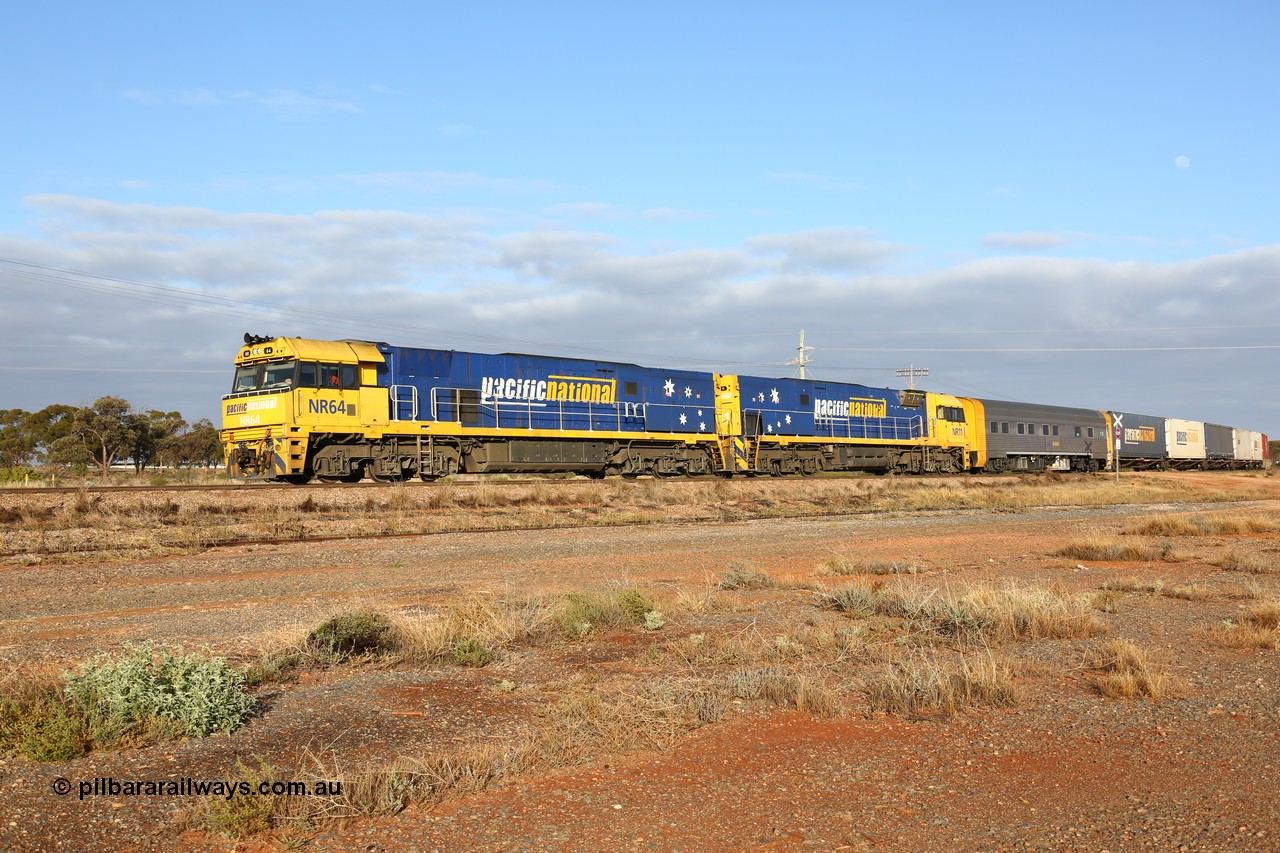 160525 4438
Parkeston, 3PM7 priority service train downgrade over the hill behind Goninan built GE model Cv40-9i NR class units NR 64 serial 7250-11/96-266 and NR 11 serial 7250-02/97-213.
Keywords: NR-class;NR64;Goninan;GE;Cv40-9i;7250-11/96-266;