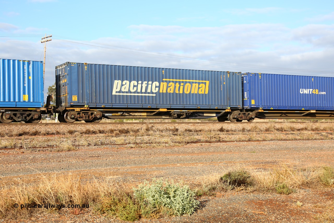 160525 4471
Parkeston, 3PM7 priority service train, RRQY 8516 platform 5 of 5-pack articulated skel waggon, one of thirty four sets built by Qiqihar Rollingstock Works China in 2012, 48' deck with a Pacific National 48' box PNXL 4325.
Keywords: RRQY-type;RRQY8516;Qiqihar-Rollingstock-Works-China;