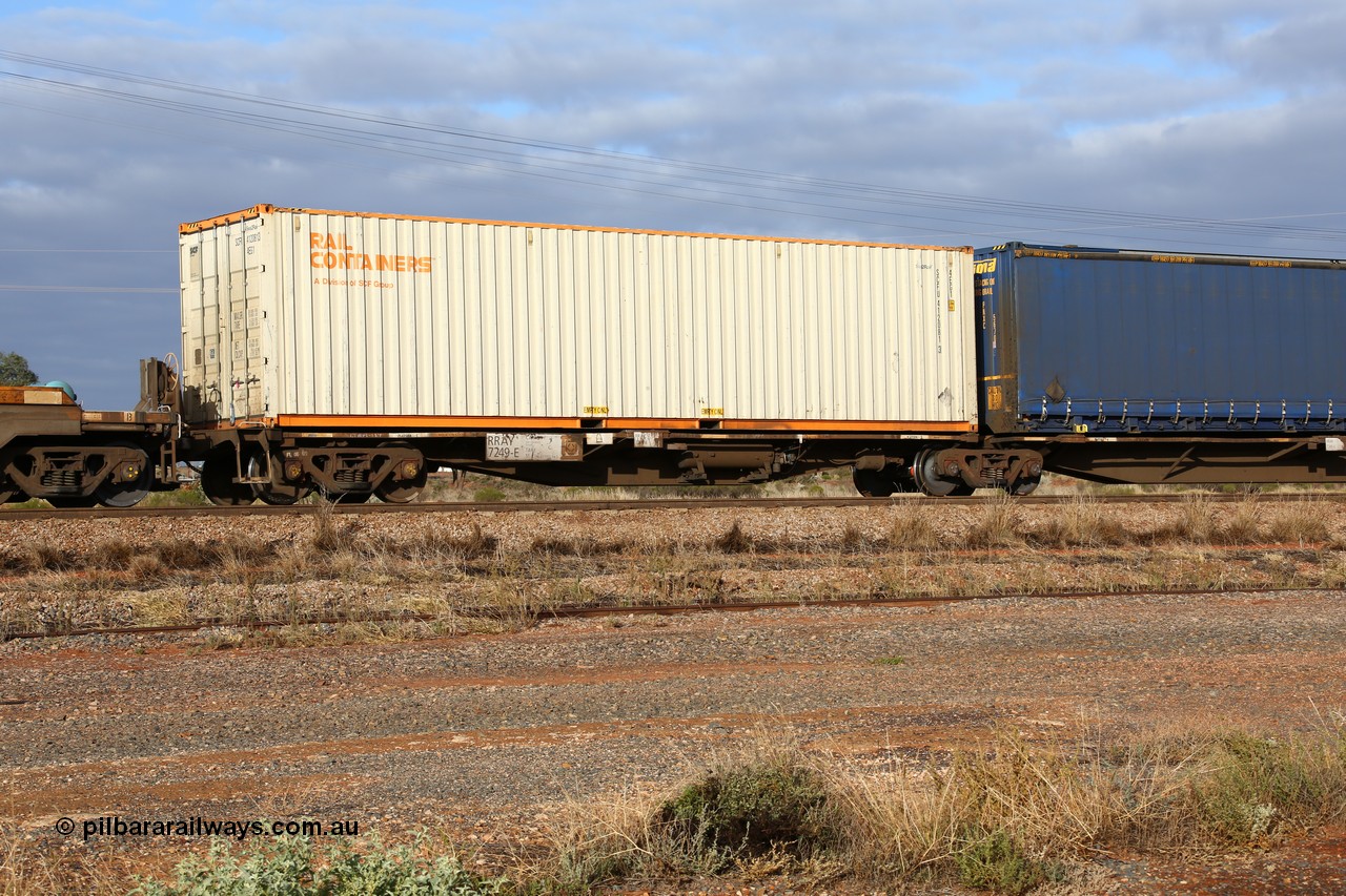 160525 4482
Parkeston, 3PM7 priority service train, RRAY 7249 platform 5 of 5-pack articulated skel waggon set, one of 100 built by ABB Engineering NSW 1996-2000, 40' deck with a 40' Rail Containers sea2rail box SCFU 412081.
Keywords: RRAY-type;RRAY7249;ABB-Engineering-NSW;