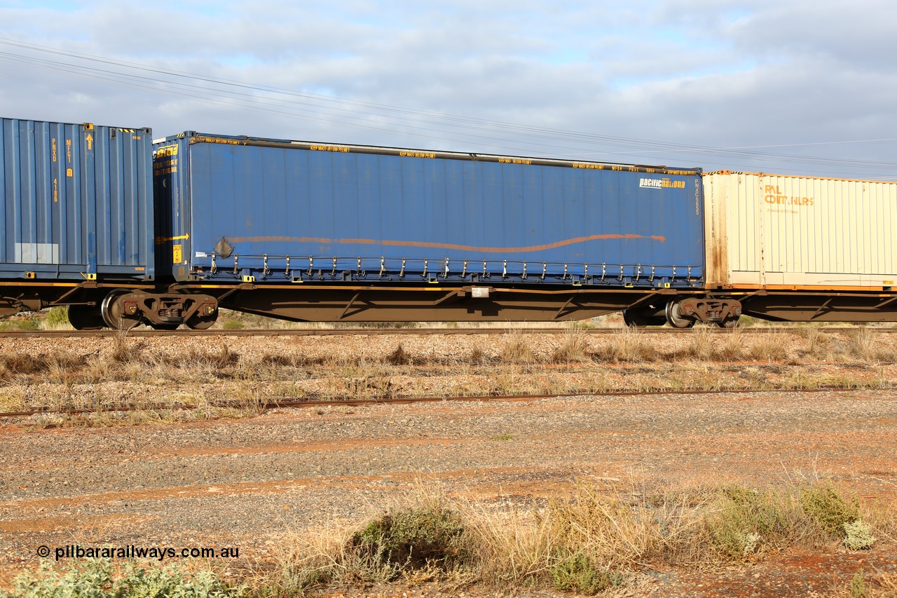 160525 4489
Parkeston, 3PM7 priority service train, RRAY 7203 platform 3 of 5-pack articulated skel waggon set, one of 100 built by ABB Engineering NSW 1996-2000, 48' deck with a Pacific National 48' curtainsider PNXC 5655.
Keywords: RRAY-type;RRAY7203;ABB-Engineering-NSW;