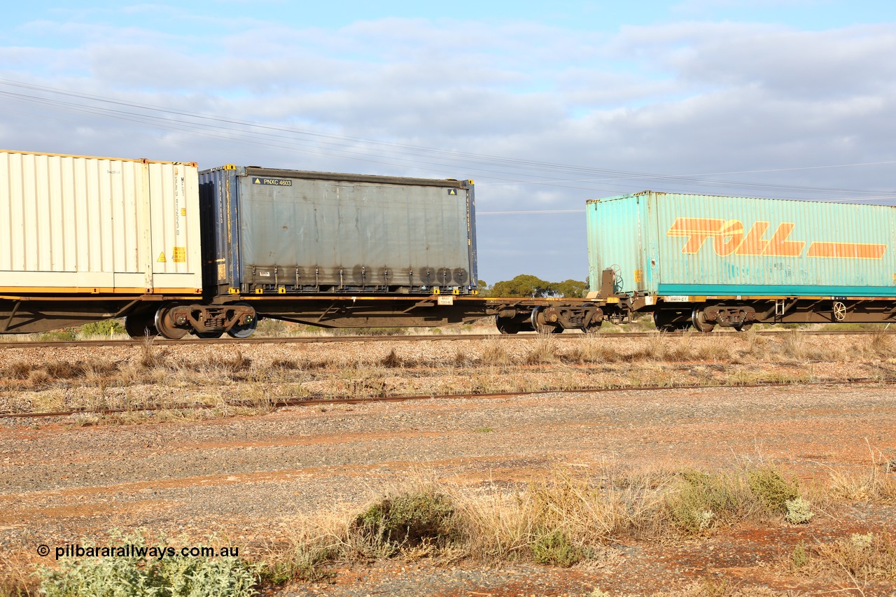 160525 4512
Parkeston, 3PM7 priority service train, RRAY 7255 platform 5 of 5-pack articulated skel waggon set, one of 100 built by ABB Engineering NSW 1996-2000, 40' deck with a 20' Pacific National curtainsider PNXC 4603.
Keywords: RRAY-type;RRAY7255;ABB-Engineering-NSW;