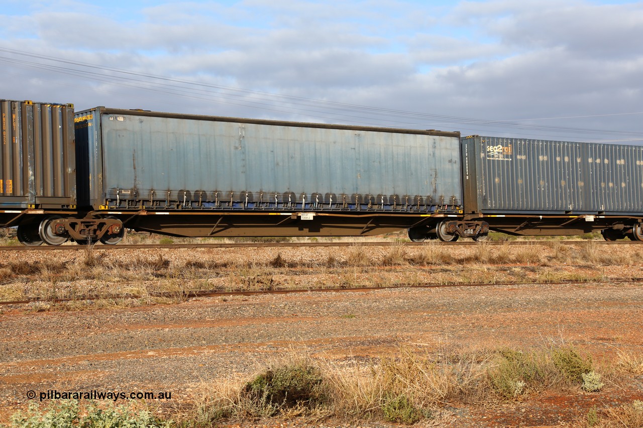 160525 4523
Parkeston, 3PM7 priority service train, RRAY 7208 platform 2 of 5-pack articulated skel waggon set, one of 100 built by ABB Engineering NSW 1996-2000, 48' deck with a 48' Pacific National curtainsider PNXM 4531.
Keywords: RRAY-type;RRAY7208;ABB-Engineering-NSW;