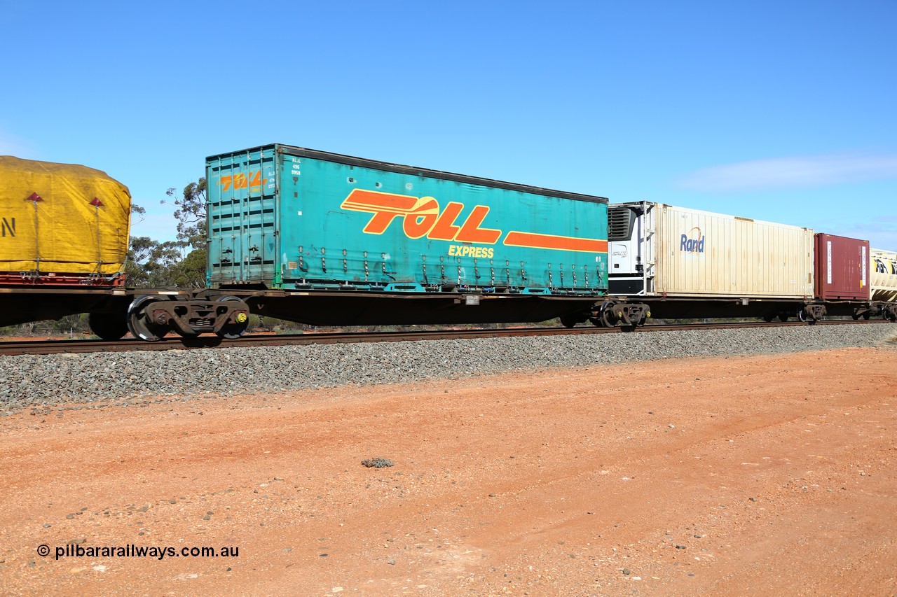 160528 8394
Binduli, intermodal train 6PM6, RRAY 7254 platform 3 of 5-pack articulated skel waggon set, one of 100 built by ABB Engineering NSW 1996-2000, with a 40' Toll Express curtainsider MLJL 496095.
Keywords: RRAY-type;RRAY7254;ABB-Engineering-NSW;