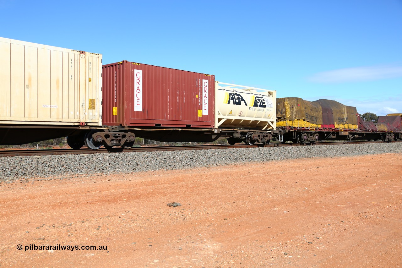 160528 8396
Binduli, intermodal train 6PM6, RRAY 7254 platform 1 of 5-pack articulated skel waggon set, one of 100 built by ABB Engineering NSW 1996-2000, with a 20' Grace box GRRU 230008 and a 20' AGR STS tanktainer SCFU 813167.
Keywords: RRAY-type;RRAY7254;ABB-Engineering-NSW;