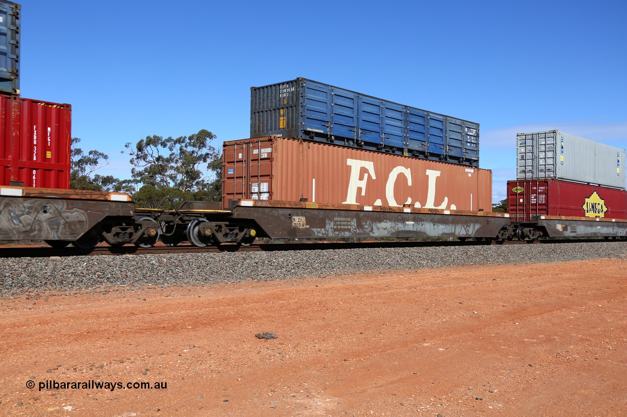 160528 8422
Binduli, intermodal train 6PM6, RRZY type five unit bar coupled well container waggon set RRZY 7030 platform 3, originally built by Goninan in a batch of twenty six RQZY type for National Rail, recoded when repaired. 48' MFG1 type FCL container FXGU 328031 double stacked with an SCF 4CG2 type 40' half height side door container SCFU 200555.
Keywords: RRZY-type;RRZY7030;Goninan-NSW;RQZY-type;