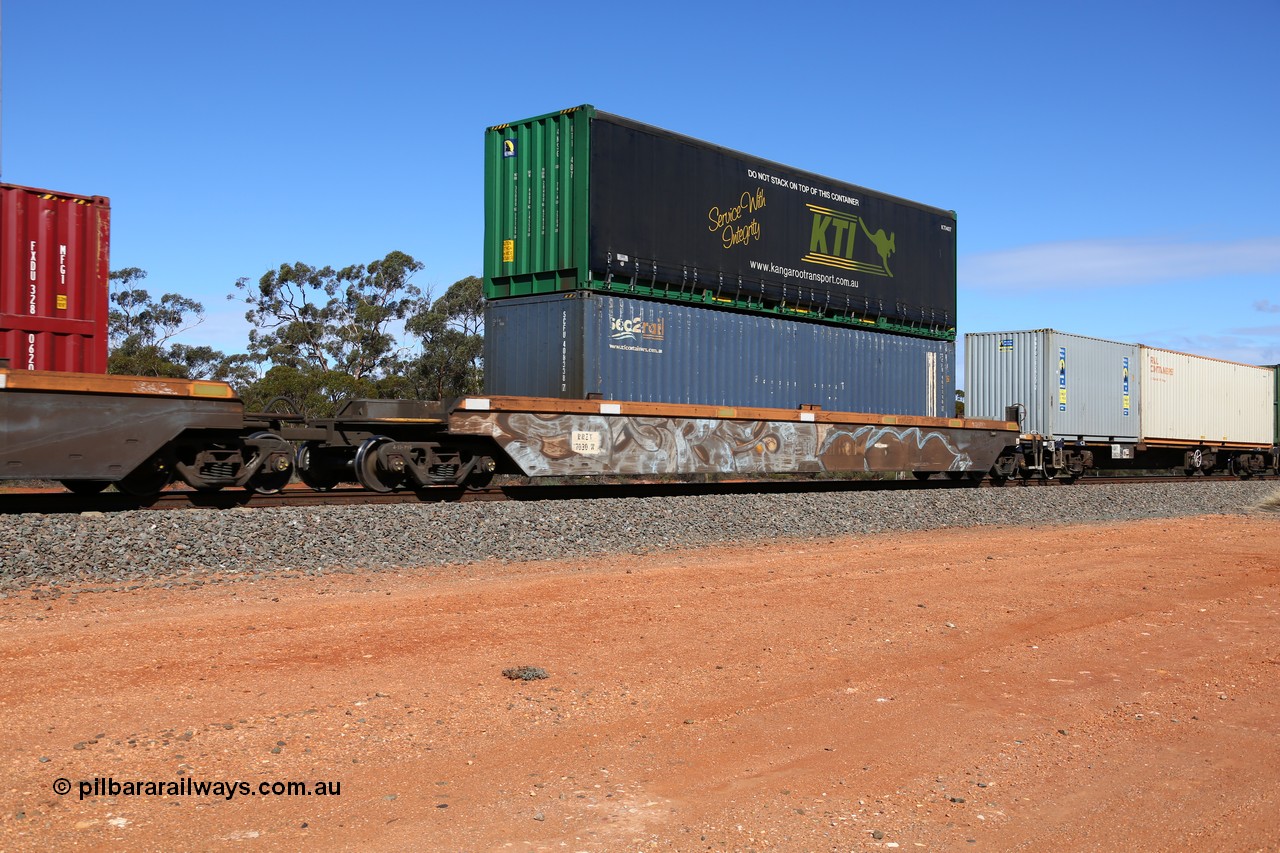 160528 8424
Binduli, intermodal train 6PM6, RRZY type five unit bar coupled well container waggon set RRZY 7030 platform 1, originally built by Goninan in a batch of twenty six RQZY type for National Rail, recoded when repaired. 40' Sea2Rail container SCFU 408338 double stacked with a KTI 40' 4NSG type curtain sider KTI 407.
Keywords: RRZY-type;RRZY7030;Goninan-NSW;RQZY-type;