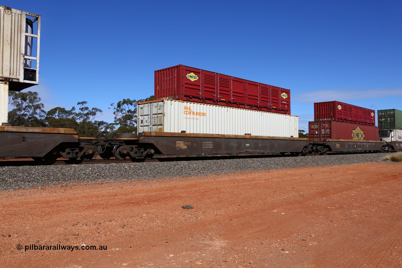 160528 8446
Binduli, intermodal train 6PM6, RRZY type five unit bar coupled well container waggon set RRZY 7023 platform 2, originally built by Goninan in a batch of twenty six RQZY type for National Rail, recoded when repaired. Loaded with a Rail Containers 48' MFG1 type container SCFU 412611 [2] double stacked with a 40' Linfox half height side door container LSDU 6940071.
Keywords: RRZY-type;RRZY7023;Goninan-NSW;RQZY-type;