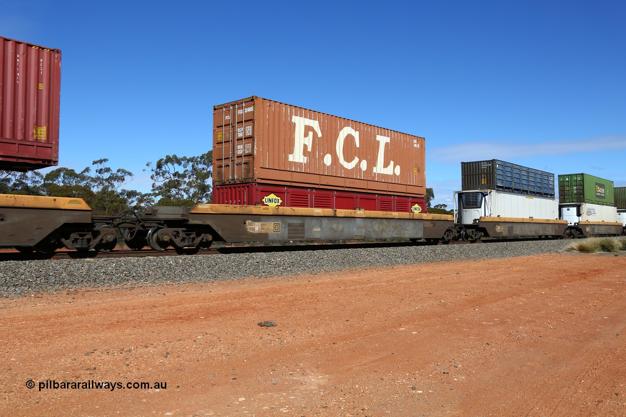 160528 8454
Binduli, intermodal train 6PM6, RRZY type five unit bar coupled well container waggon set RRZY 7039 platform 4, one of thirty two waggon sets built by Goninan in 1995-96 for National Rail as the RQZY type and recoded when repaired. Loaded with a Linfox 40' half height side door container LSDU and double stacked with an FCL 40' container FCGU 324605 [3].
Keywords: RRZY-type;RRZY7039;Goninan-NSW;RQZY-type;