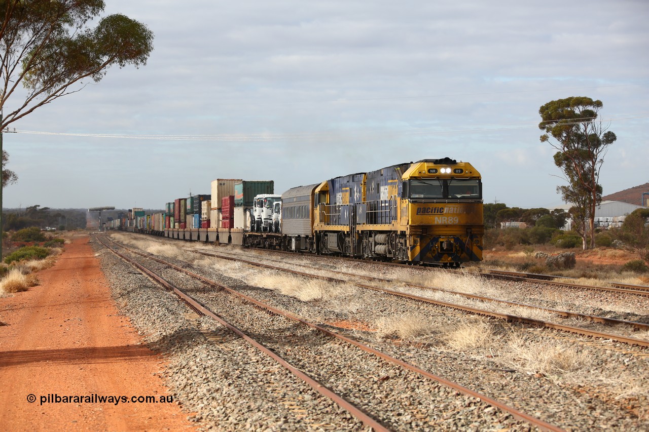 160529 8756
Parkeston, 6MP4 intermodal train, arrives on the mainline behind a pair of Goninan built GE model Cv40-9i NR class units NR 89 serial 7250-05/97-292 and NR 4 serial 7250-11/96-206.
Keywords: NR-class;NR89;Goninan;GE;Cv40-9i;7250-05/97-292;