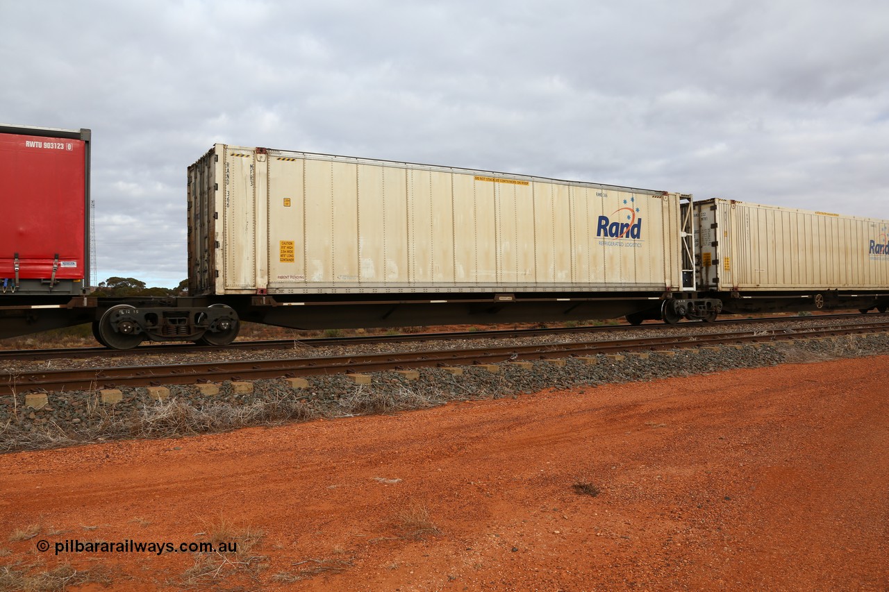 160529 8776
Parkeston, 6MP4 intermodal train, RRQY 7324 platform 4 of 5-pack articulated skel waggon set built by Qiqihar Rollingstock Works China in 2005 in a batch of twenty nine for Pacific National with a Rand Refrigerated Logistics 46' MFR3 type reefer RAND 366.
Keywords: RRQY-type;RRQY7324;Qiqihar-Rollingstock-Works-China;