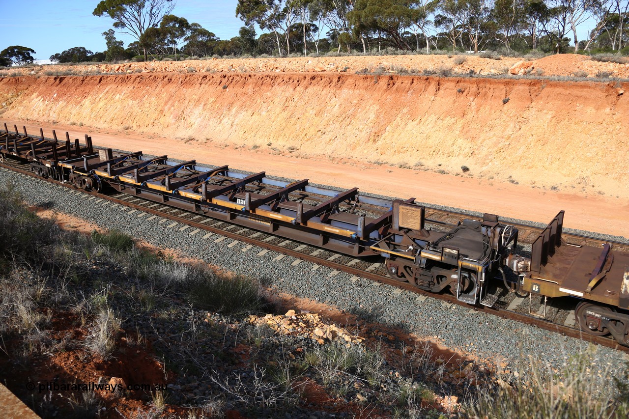 160531 9861
Binduli, 3PM4 steel train, RKYY type wide steel plate tilt waggon RKYY 7101, one of twenty seven units built by AN Rail Islington Workshops in 1995-96. Returning east empty.
Keywords: RKYY-type;RKYY7101;AN-Islington-WS;