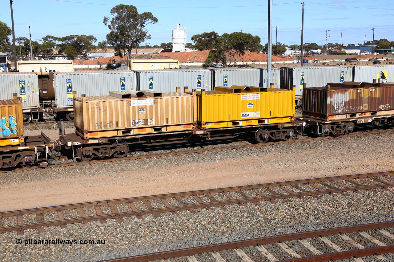 160531 9913
West Kalgoorlie, 1MP2 steel train, RKMY 80
Keywords: RKMY-type;RKMY80;