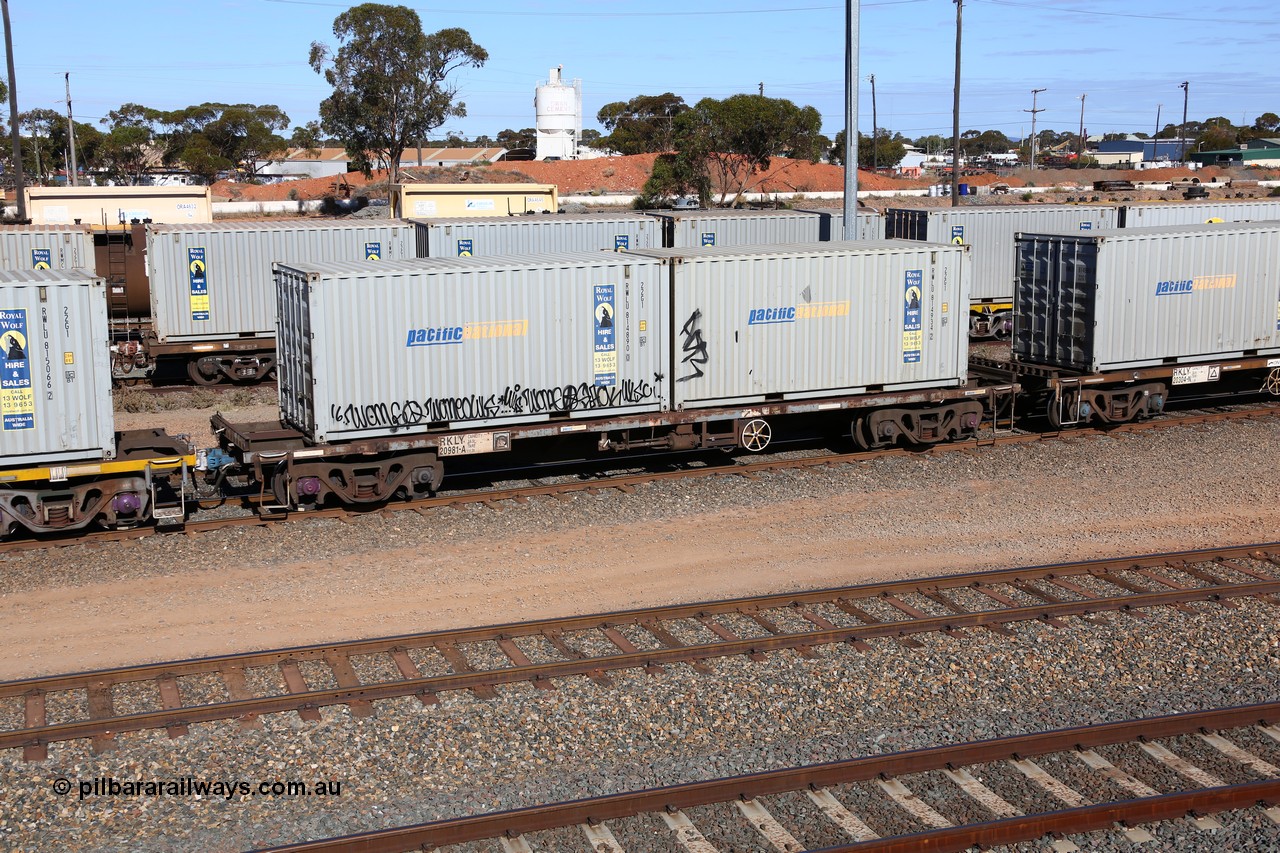 160531 9917
West Kalgoorlie, 1MP2 steel train, RKLY 20981
Keywords: RKLY-type;RKLY20981;EPT-NSW;NODY-type;