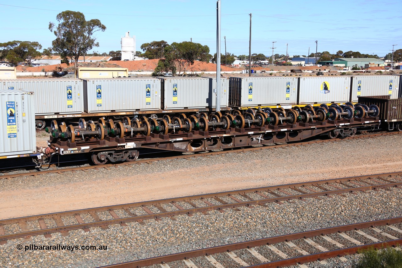 160531 9930
West Kalgoorlie, 1MP2 steel train, RZXY 2398
Keywords: RZXY-type;RZXY2398;