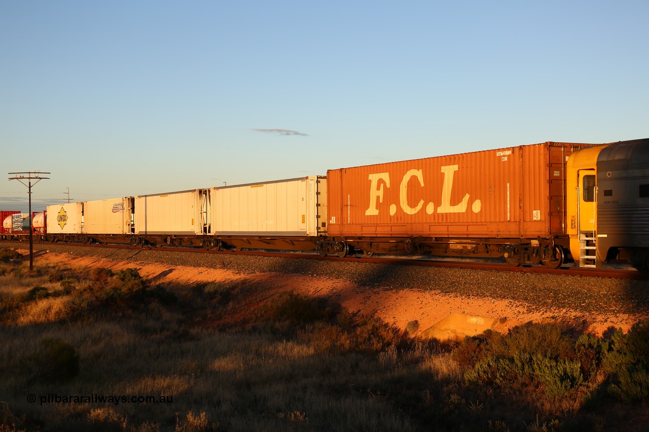 160601 10092
West Kalgoorlie, 2MP5 intermodal train, RRQY 8339
Keywords: RRQY-type;RRQY8339;Qiqihar-Rollingstock-Works-China;