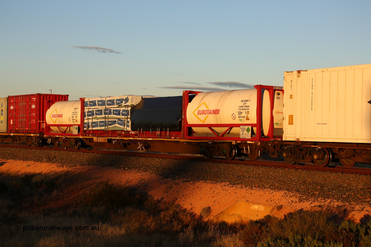 160601 10093
West Kalgoorlie, 2MP5 intermodal train, RQJW 21964
Keywords: RQJW-type;RQJW21964;