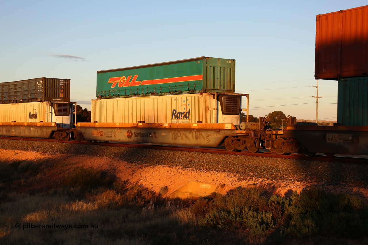 160601 10111
West Kalgoorlie, 2MP5 intermodal train, RQZY 7065
Keywords: RQZY-type;RQZY7065;Goninan-NSW;