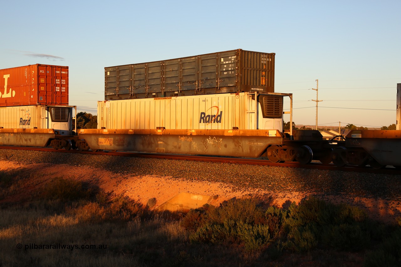 160601 10112
West Kalgoorlie, 2MP5 intermodal train, RQZY 7065
Keywords: RQZY-type;RQZY7065;Goninan-NSW;