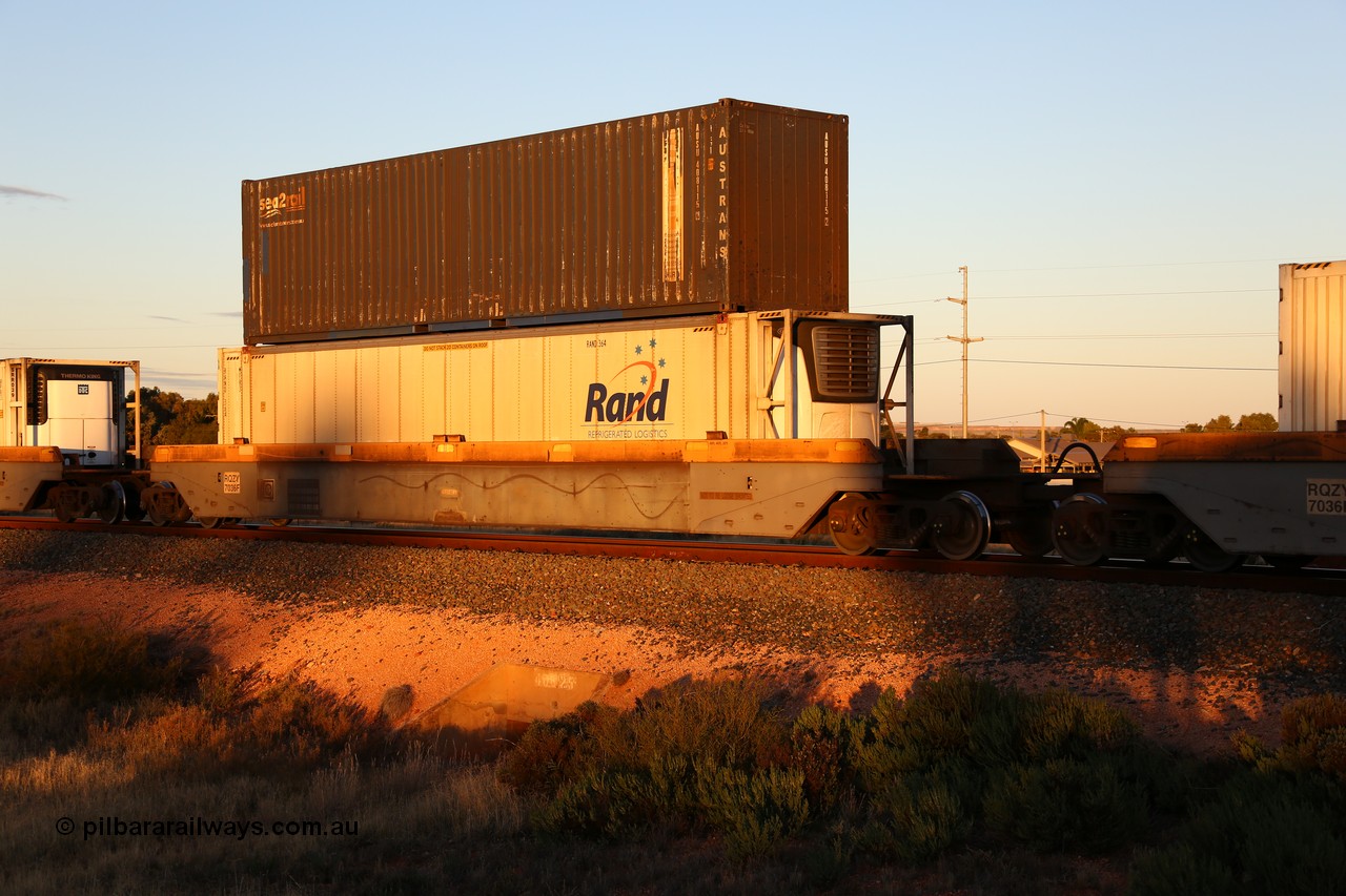 160601 10129
West Kalgoorlie, 2MP5 intermodal train, RQZY 7036
Keywords: RQZY-type;RQZY7036;Goninan-NSW;