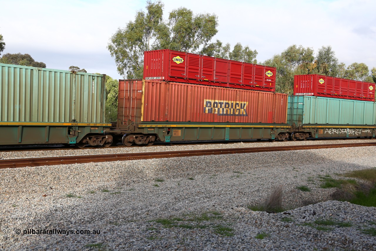 160609 0423
Woodbridge, 5PM5 intermodal train, RRXY 9 platform 3 of 5-pack well waggon set, one of eleven built by Bradken Qld in 2002 for Toll from a Williams-Worley design with a 53' Patrick automobile box A 033 with a 40' Linfox half height side door unit LSDU 694007 on top.
Keywords: RRXY-type;RRXY9;Williams-Worley;Bradken-Rail-Qld;