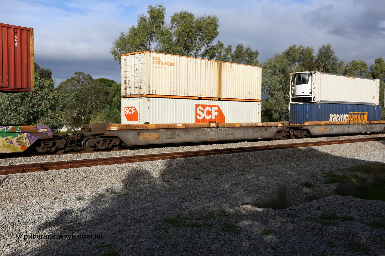 160609 0440
Woodbridge, 5PM5 intermodal train, RQZY 7065
Keywords: RQZY-type;RQZY7065;Goninan-NSW;