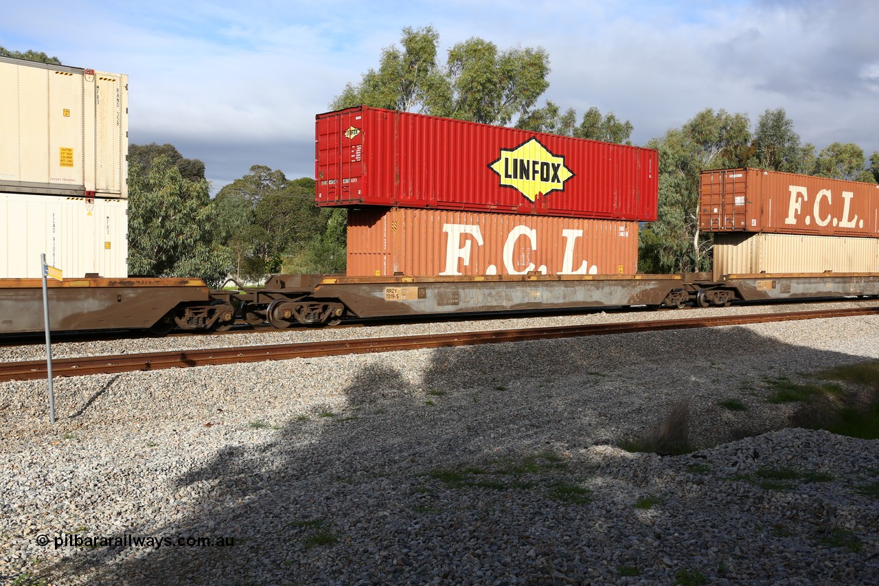 160609 0447
Woodbridge, 5PM5 intermodal train, RRZY 7019
Keywords: RRZY-type;RRZY7019;Goninan-NSW;