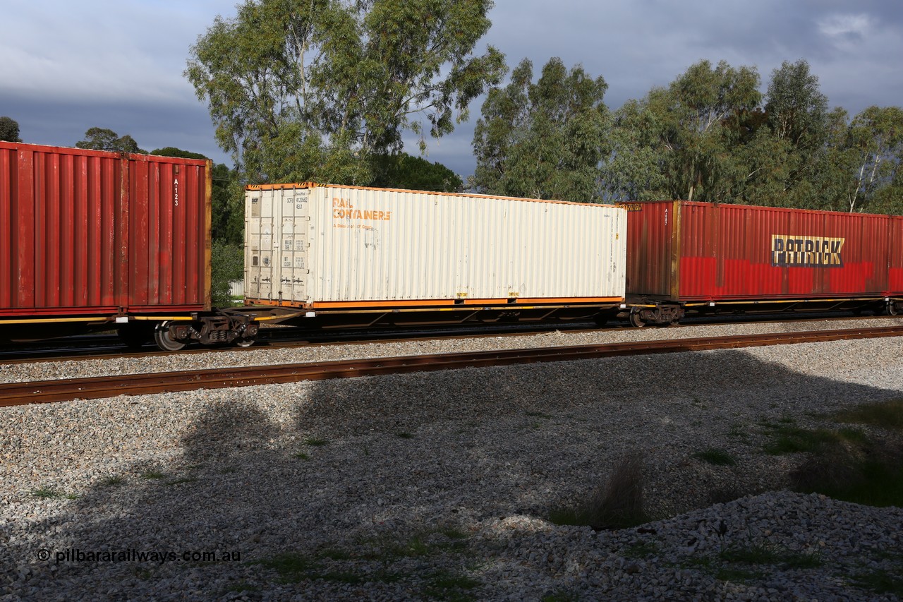 160609 0460
Woodbridge, 5PM5 intermodal train, RRYY 22, platform 3 of 5-pack articulated low profile skel waggon set, one of fifty two such sets built by Bradken Rail Braemar NSW from a Williams-Worley design, based on the TNT TRAY type for moving automotive carrying containers, with an SCF Rail Containers 40' box SCFU 412056.
Keywords: RRYY-type;RRYY22;Williams-Worley;Bradken-NSW;