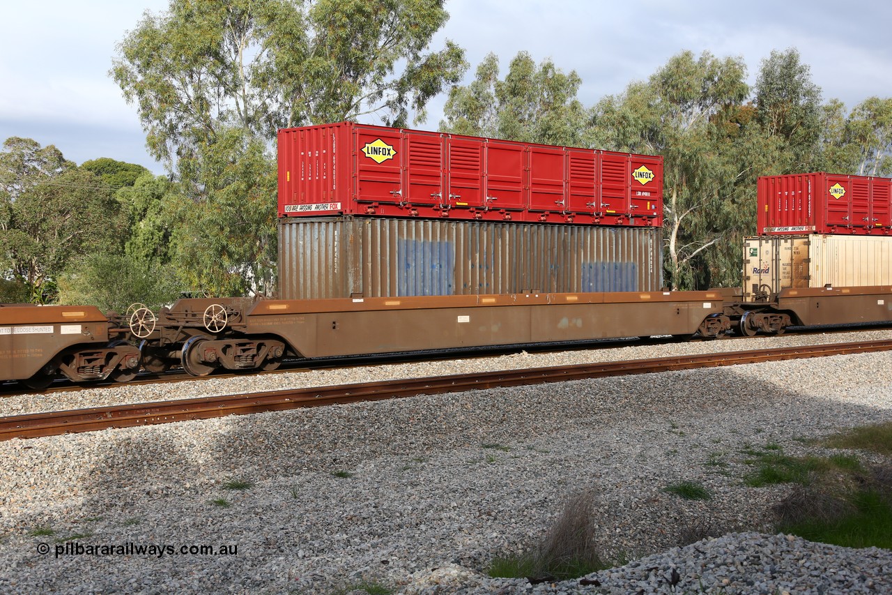 160609 0477
Woodbridge, 5PM5 intermodal train, platform 4 of 5-pack RRRY 7012 well waggon set, one of nineteen built in China at Zhuzhou Rolling Stock Works for Goninan in 2005, 40' box RTPH 4034 and 40' Linfox half height side door LSDU 694001 container.
Keywords: RRRY-type;RRRY7012;CSR-Zhuzhou-Rolling-Stock-Works-China;