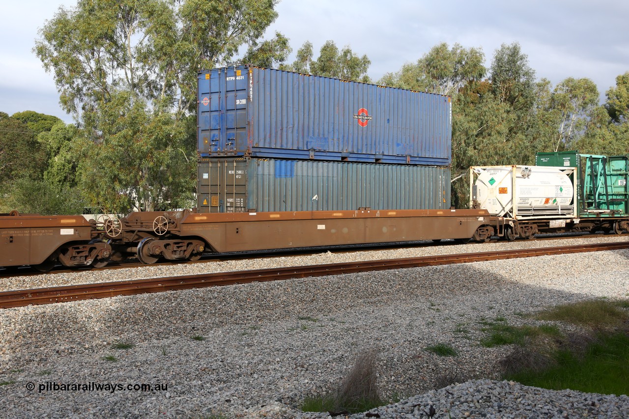 160609 0480
Woodbridge, 5PM5 intermodal train, platform 1 of 5-pack RRRY 7012 well waggon set, one of nineteen built in China at Zhuzhou Rolling Stock Works for Goninan in 2005, two double stacked 40' boxes, MEHU 350033 and a Railroad Transport container RTPH 4031 on top.
Keywords: RRRY-type;RRRY7012;CSR-Zhuzhou-Rolling-Stock-Works-China;