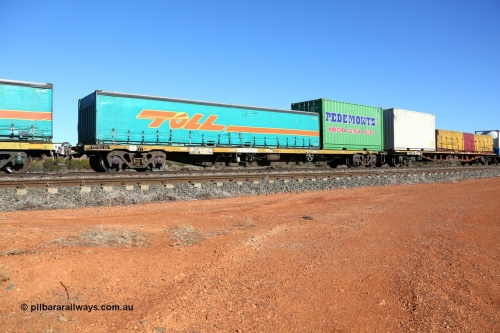 160522 2090
Parkeston, 6MP4 intermodal train, RQSY 34974 container waggon, Toll half height curtainsider 5TC 205 and Pedemonts PHR613 bulk container.
Keywords: RQSY-type;RQSY34974;Goninan-NSW;OCY-type;