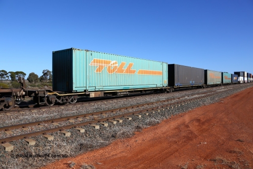 160522 2115
Parkeston, 6MP4 intermodal train, 5-pack low profile skel waggon set RRYY 52, the last of 52 such waggons built by Bradken at Braemar NSW in 2004-05, loaded with 48' containers.
Keywords: RRYY-type;RRYY52;Williams-Worley;Bradken-NSW;