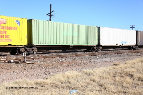 160522 2172
Parkeston, 6MP4 intermodal train, RQLY 4 platform 4 of 5-pack articulated skel waggon set, 1 of 8 built by AN Rail Islington Workshops in 1987 as AQJY, plain green SCF 40' box SCFU 400401.
Keywords: RQJY-type;RQJY4;AN-Islington-WS;AQJY-type;