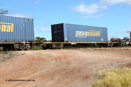 160522 2372
Parkeston, 7MP7 priority service train, RQJW 60025 container waggon, one of fifty built by EPT NSW as NQJW type in 1984-85, with a 48' Pacific National MFG1 type box PNXD 4186.
Keywords: RQJW-type;RQJW60025;EPT-NSW;NQJW-type;