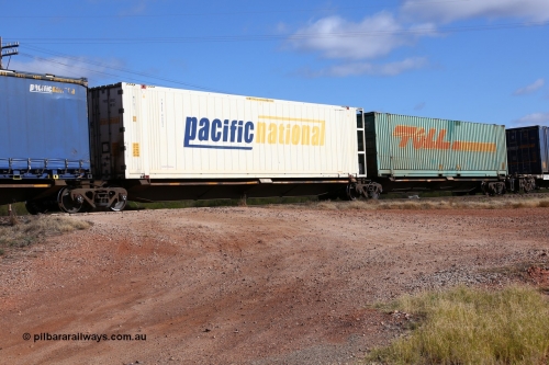 160522 2375
Parkeston, 7MP7 priority service train, RQQY 7077 platform 4 of 5-pack articulated skel waggon set, 1 of 17 built by Qld Rail at Ipswich Workshops in 1995, Pacific National 46' 6
