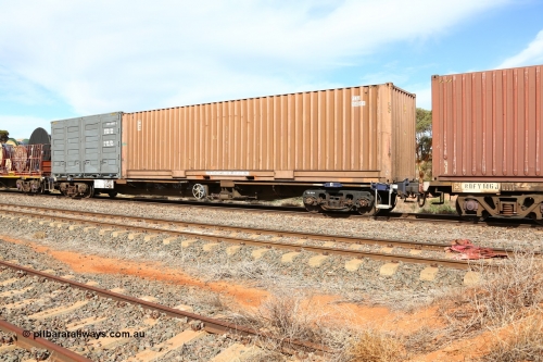 160523 2973
Parkeston, 7SP3 intermodal train, RQHY 7013 container waggon, one of 78 built by Qiqihar Rollingstock Works China in 2005. FCGU 864384 40' box and SCF side door 20' SCFU 305127.
Keywords: RQHY-type;RQHY7013;Qiqihar-Rollingstock-Works-China;