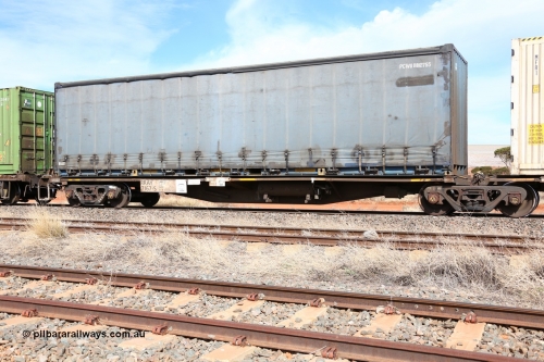 160523 3021
Parkeston, 7SP3 intermodal train, RRAY 7167 platform 1 of 5-pack articulated skeletal waggon set, one of 100 built by ABB Engineering NSW 1996-2000 with a PN 40' curtainsider PCWU 000075[5].
Keywords: RRAY-type;RRAY7167;ABB-Engineering-NSW;