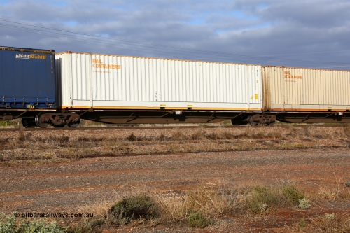 160525 4484
Parkeston, 3PM7 priority service train, RRAY 7249 platform 3 of 5-pack articulated skel waggon set, one of 100 built by ABB Engineering NSW 1996-2000, 48' deck with a 48' Rail Containers sea2rail box SCFU 411218.
Keywords: RRAY-type;RRAY7249;ABB-Engineering-NSW;
