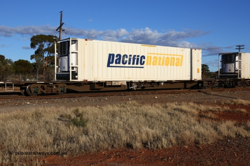 160528 8326
Parkeston, priority service 6PS7, RQJW type 80' container waggon RQJW 21975, last one of twenty five built by Mittagong Engineering NSW as JCW type in 1981, recoded to NQJW, then to National Rail 1994. Loaded with Pacific National 46' 6