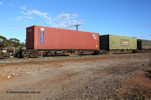 160528 8361
Parkeston, 5SP5 intermodal train, PRXY 5004 originally owned by FCL, five PRXY type articulated five pack container waggon sets with 48' decks were built by Qiqihar Rollingstock Works in China in 2005, with a 40' 4EG1 type Cronos box CRXU 093525[0].
Keywords: PRXY-type;PRXY5004;Qiqihar-Rollingstock-Works-China;