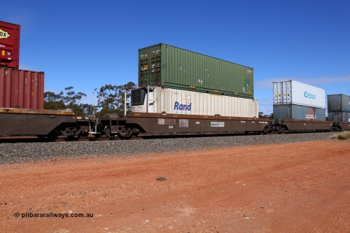 160528 8448
Binduli, intermodal train 6PM6, platform 5 of 5-pack RRRY 7012 well waggon set, one of nineteen built in China at Zhuzhou Rolling Stock Works for Goninan in 2005, double stacked with a RAND Refrigerated Logistic 46' 6