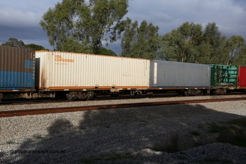 160609 0411
Woodbridge, 5PM5 intermodal train, RQJW 60036 jumbo container waggon, one of fifty built by EPT NSW as NQJW type in 1984-85, with two 40' 4GE1 type boxes, Rail Containers SCFU 412326[3] and SCF SCFU 471101[7].
Keywords: RQJW-type;RQJW60036;EPT-NSW;NQJW-type;
