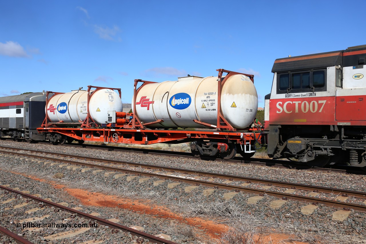 160522 2198
Parkeston, SCT train 6MP9 operating from Melbourne to Perth, SCT inline refuelling waggon PQFY type PQFY 4256 with SCT - Logicoil AMT5 type tank-tainers TILU 102028 and TILU 102020, originally built by Perry Engineering SA in 1975 for Commonwealth Railways as an RMX type container flat, recoded to AQMX, AQMY and to RQMY.
Keywords: PQFY-type;PQFY4256;Perry-Engineering-SA;RMX-type;