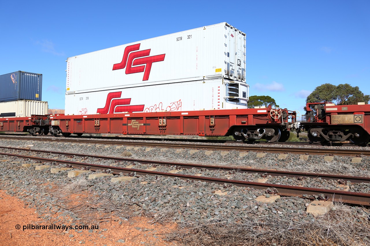 160522 2206
Parkeston, SCT train 6MP9 operating from Melbourne to Perth, PWWY type PWWY 0026 one of forty well waggons built by Bradken NSW for SCT, loaded with two 48' SCT reefer units SCTR 319 and SCTR 321.
Keywords: PWWY-type;PWWY0026;Bradken-NSW;