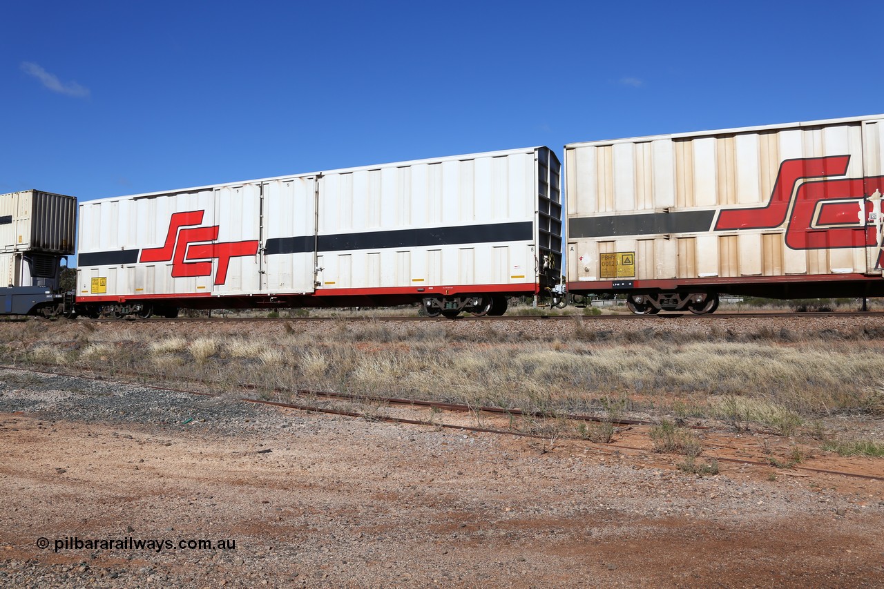 160522 2226
Parkeston, SCT train 6MP9 operating from Melbourne to Perth, PBHY type covered van PBHY 0096 Greater Freighter, built by CSR Meishan Rolling Stock Co China in 2014.
Keywords: PBHY-type;PBHY0096;CSR-Meishan-China;