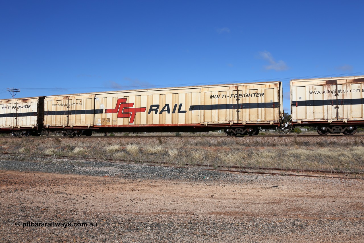 160522 2232
Parkeston, SCT train 6MP9 operating from Melbourne to Perth, PBGY type covered van PBGY 0142 Multi-Freighter, one of eighty units built by Gemco WA with Independent Brake signage.
Keywords: PBGY-type;PBGY0142;Gemco-WA;