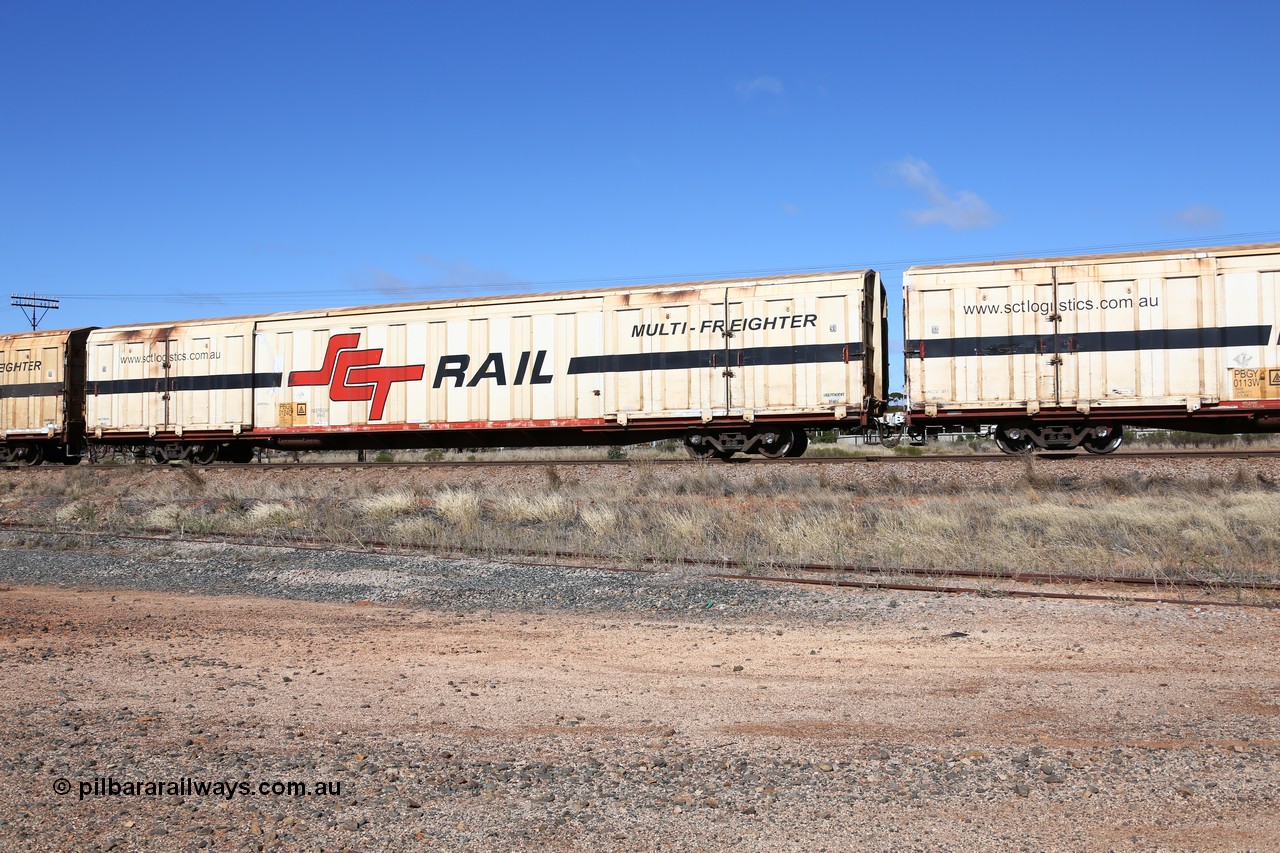 160522 2234
Parkeston, SCT train 6MP9 operating from Melbourne to Perth, PBGY type covered van PBGY 0124 Multi-Freighter, one of eighty units built by Gemco WA with Independent Brake signage.
Keywords: PBGY-type;PBGY0124;Gemco-WA;
