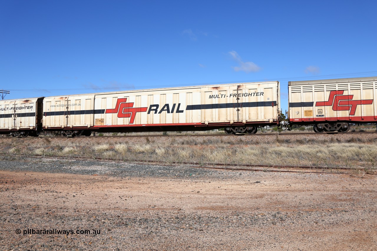 160522 2242
Parkeston, SCT train 6MP9 operating from Melbourne to Perth, PBGY type covered van PBGY 0101 Multi-Freighter, one of eighty units built by Gemco WA.
Keywords: PBGY-type;PBGY0101;Gemco-WA;