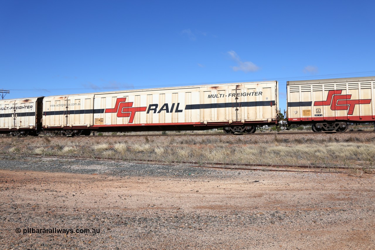 160522 2242
Parkeston, SCT train 6MP9 operating from Melbourne to Perth, PBGY type covered van PBGY 0101 Multi-Freighter, one of eighty units built by Gemco WA.
Keywords: PBGY-type;PBGY0101;Gemco-WA;