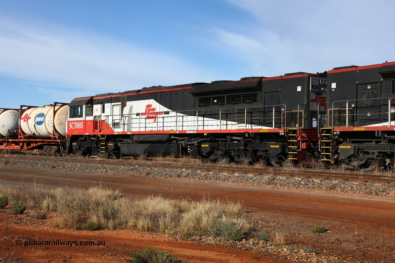 160523 2822
Parkeston, SCT train 7GP1 which operates from Parkes NSW (Goobang Junction) to Perth, SCT class SCT 005 serial 07-1729 second unit is an EDI Downer built EMD model GT46C-ACe.
Keywords: SCT-class;SCT005;07-1729;EDI-Downer;EMD;GT46C-ACe;